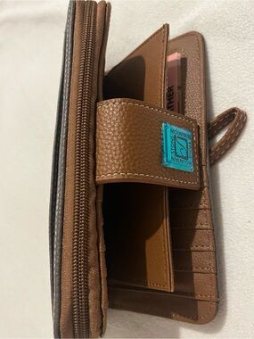 Stone Mountain  Brown leather Wallet with Zip Compartment